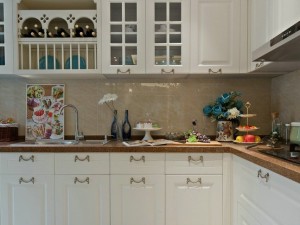 欧式风格白色实木厨房橱柜装修效果图