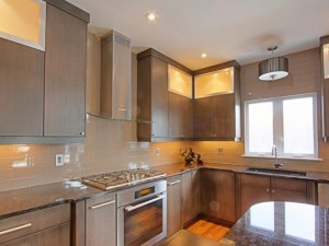 美式风格厨房橱柜装修效果图 棕色实木橱柜图片