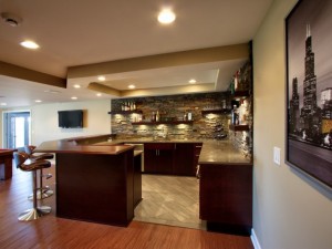 复古风格厨房装修效果图 红色实木橱柜设计图片
