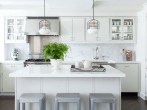 纯白色厨房装修效果图 开放式岛型橱柜设计图片