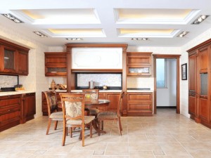 古典风格大户型厨房效果图 棕色实木橱柜图片