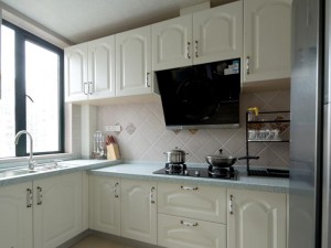 地中海风格厨房装修效果图 白色整体橱柜设计图大全