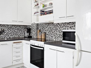 简约清新风厨房装修效果图 白色整体橱柜效果图