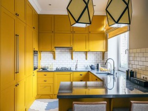 小公寓开放式厨房效果图 黄色橱柜设计图片