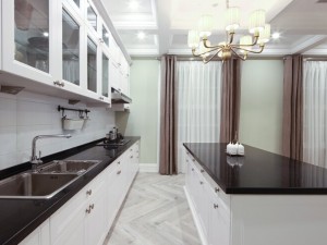 美式白色岛型橱柜装修效果图  豪华开放式厨房图片