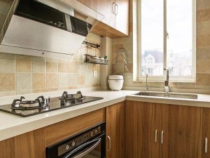 美式小厨房装修效果图 原木色橱柜图片