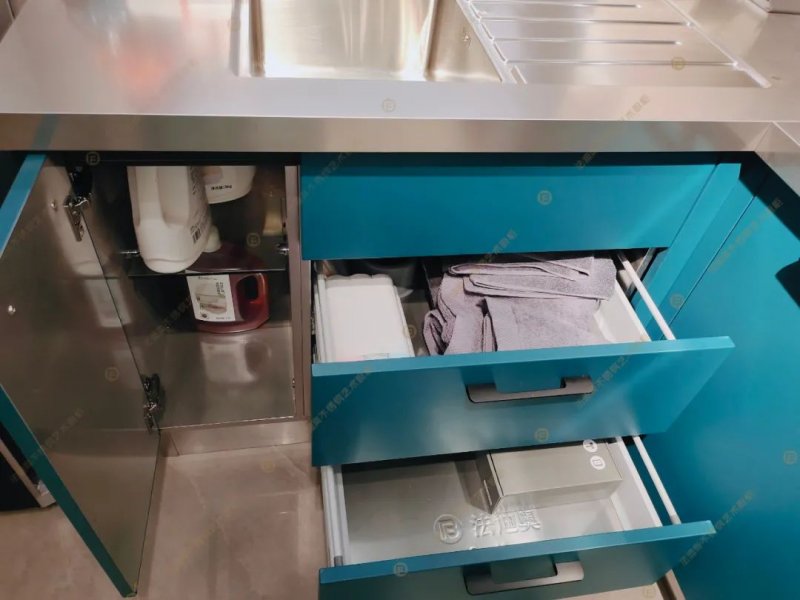 法迪奥不锈钢艺术厨柜图片 蓝色系橱柜产品效果图_28