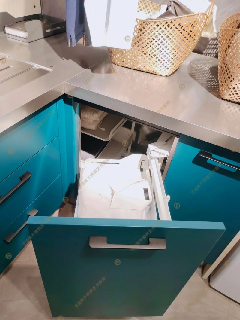 法迪奥不锈钢艺术厨柜图片 蓝色系橱柜产品效果图_21